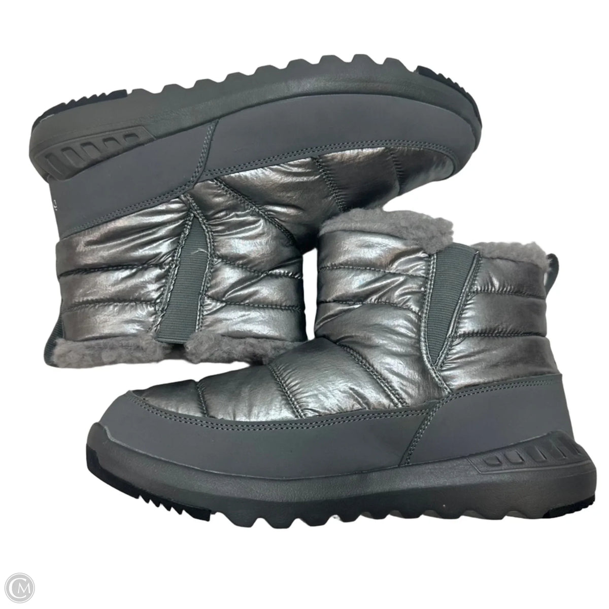 Boots Ankle Flats By Bearpaw In Silver, Size: 7