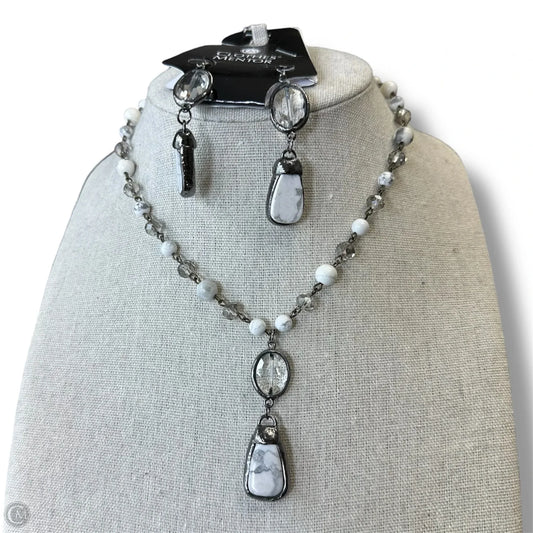 Necklace & earrings Set By Clothes Mentor, Size: 02 Piece Set