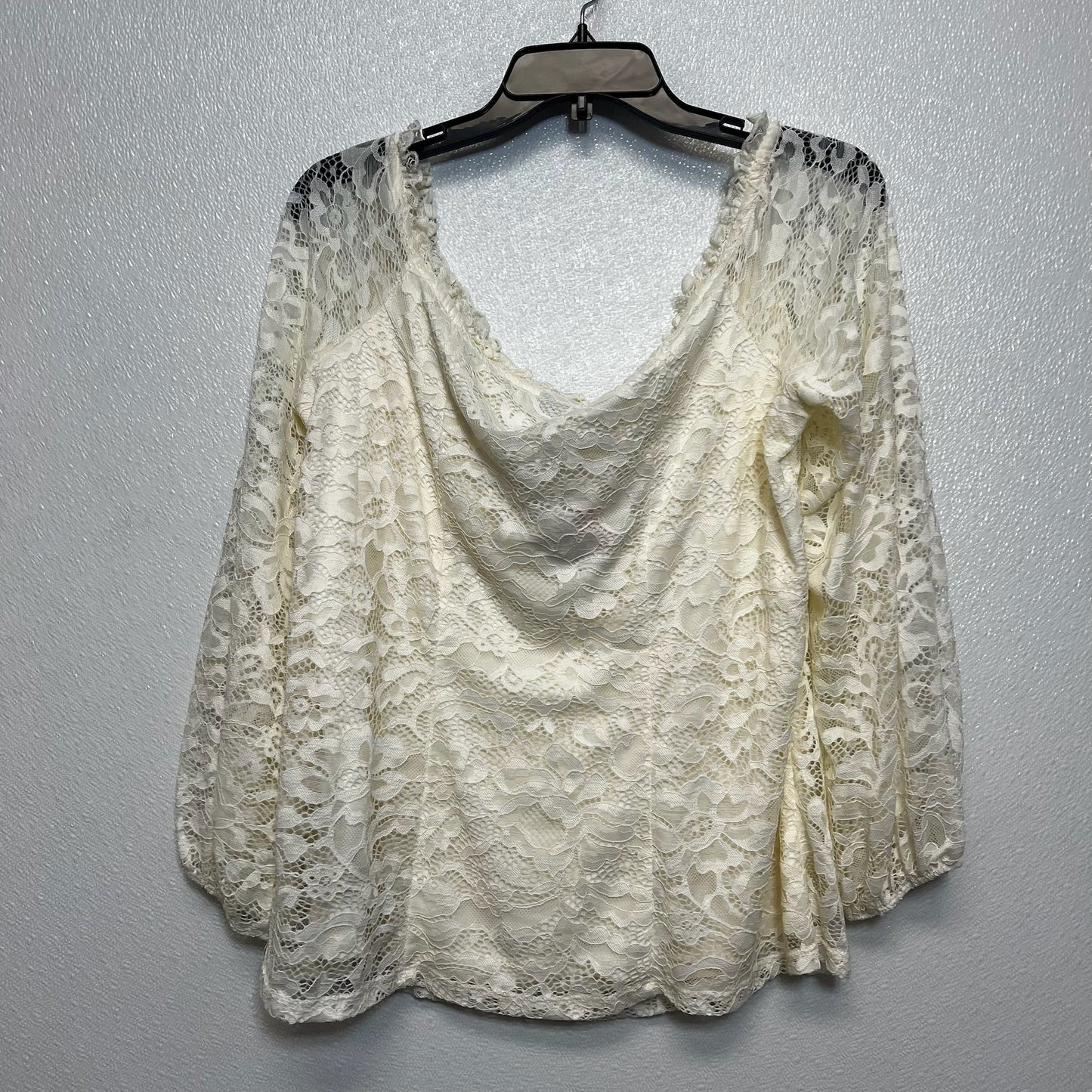 Top Long Sleeve By Torrid In Ivory, Size: 1x