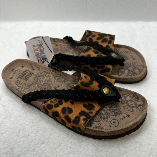 Sandals Flats By Muk Luks  Size: 11
