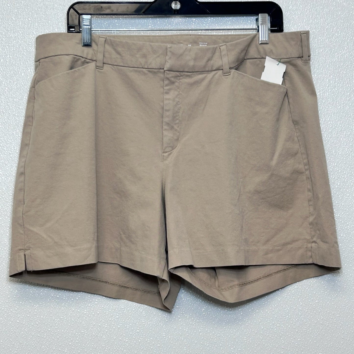 Khaki Shorts Old Navy O, Size 16