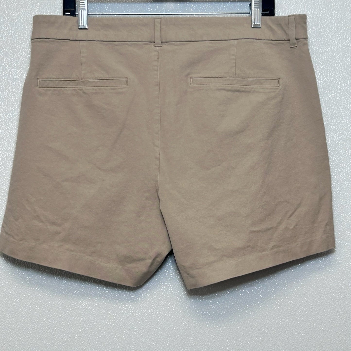 Khaki Shorts Old Navy O, Size 16