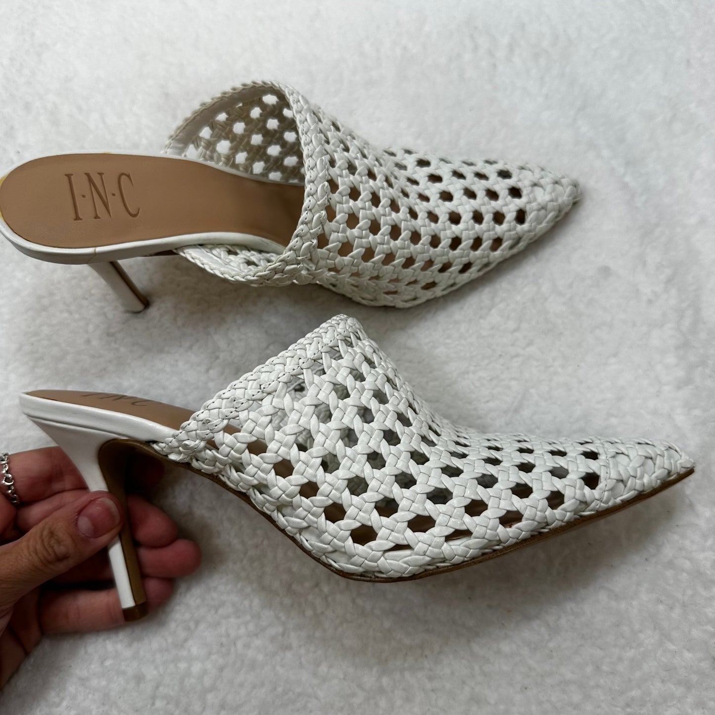 White Shoes Flats Mule & Slide Inc O, Size 7