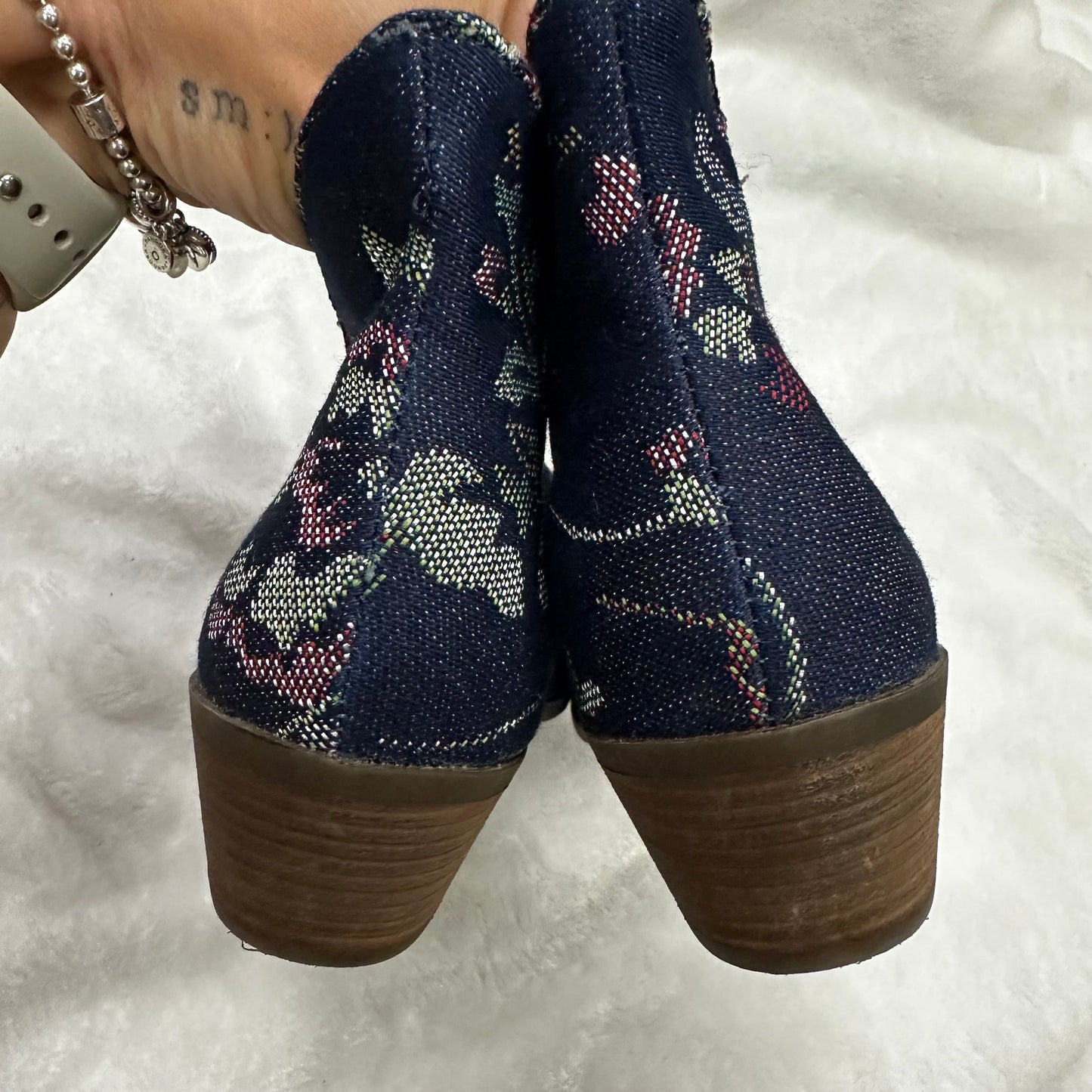 Floral Boots Ankle Flats Me Too, Size 7.5