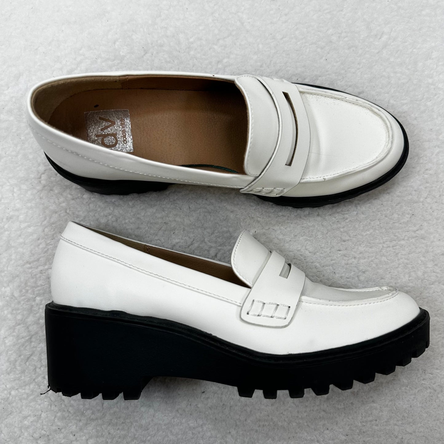 White Shoes Flats Oxfords & Loafers Dolce Vita, Size 7.5