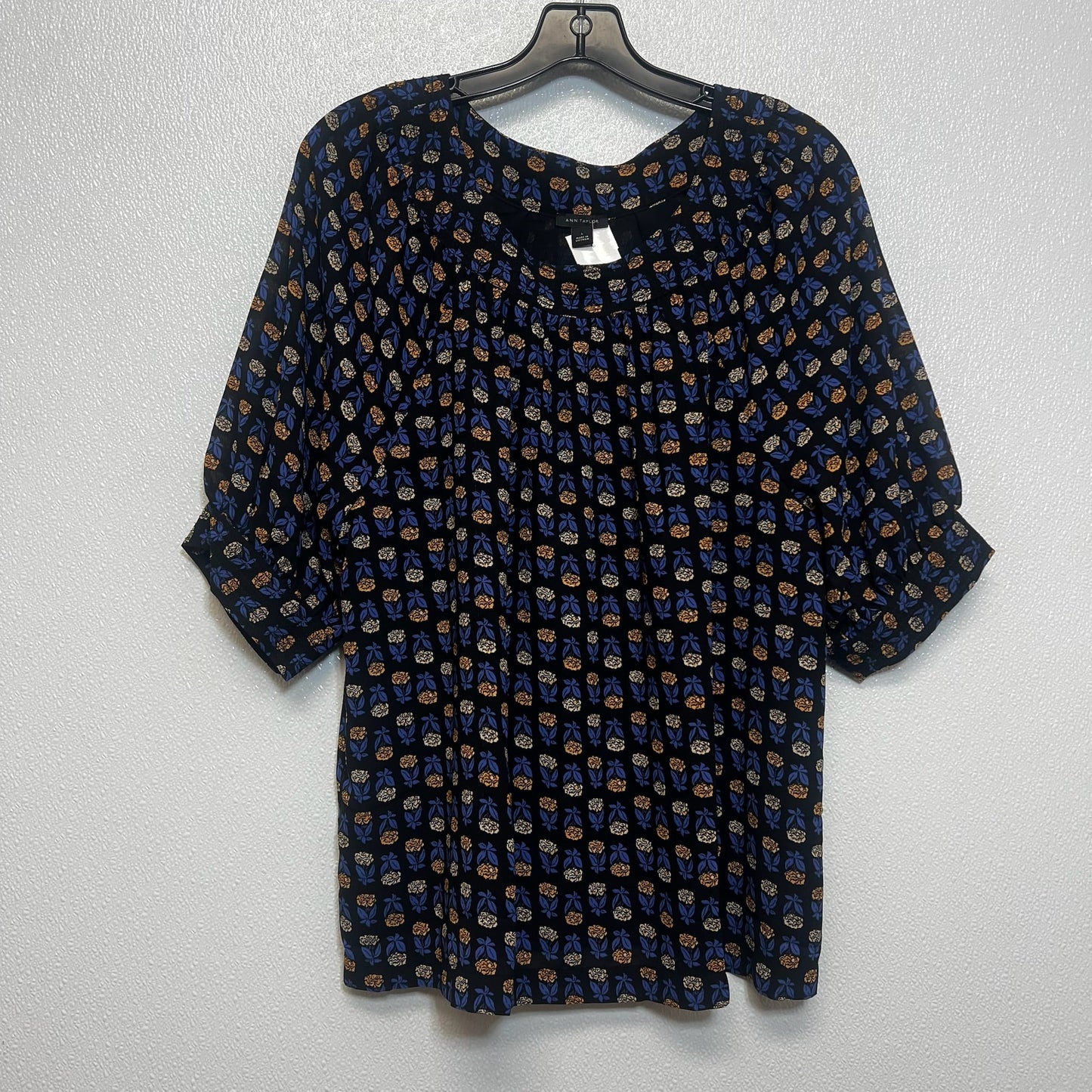 Top Short Sleeve By Ann Taylor O In Print, Size: L