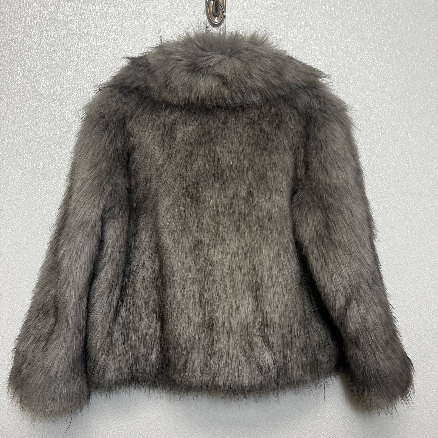 Coat Faux Fur & Sherpa By Clothes Mentor In Grey, Size: M