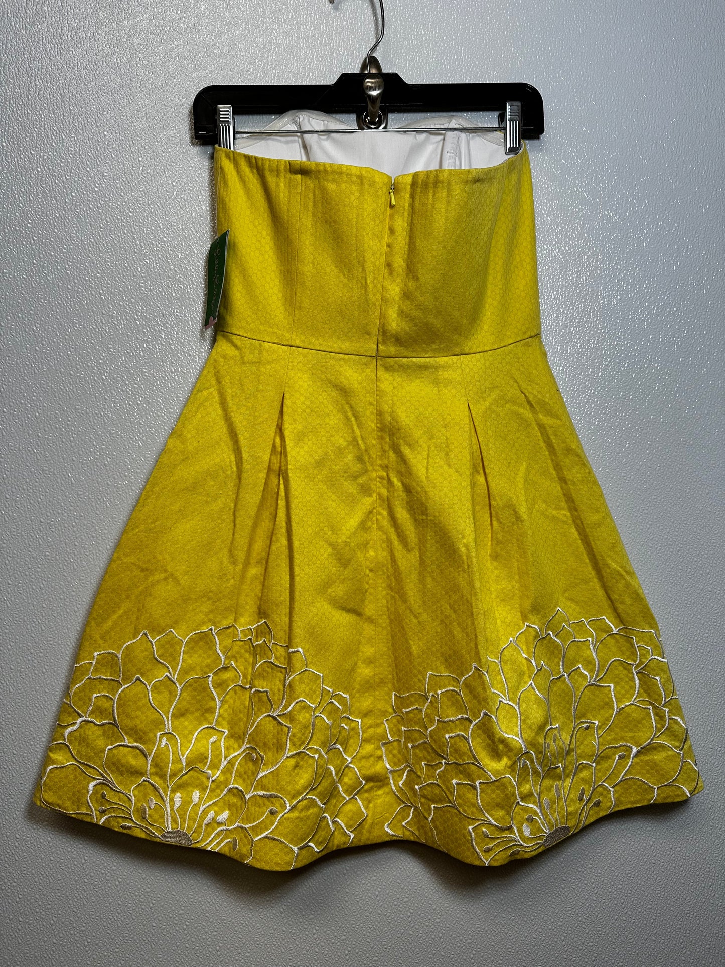 Blossom Starfruit  Dress Casual Short By Lilly Pulitzer In Yellow, Size: 2