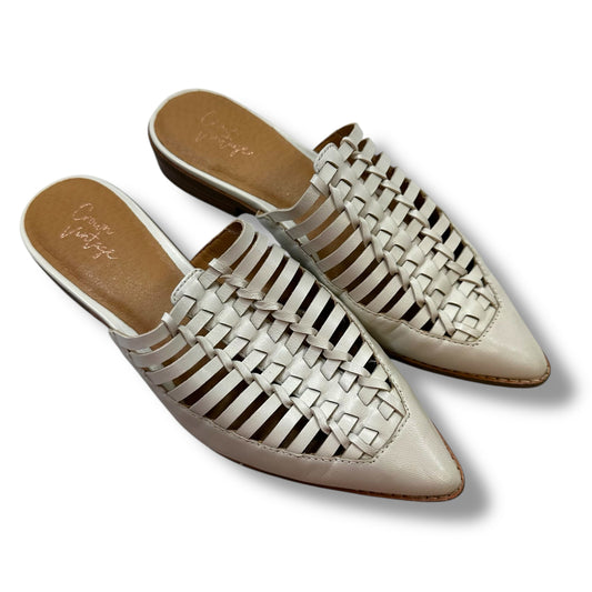 Shoes Flats By Crown Vintage In Ivory, Size: 7