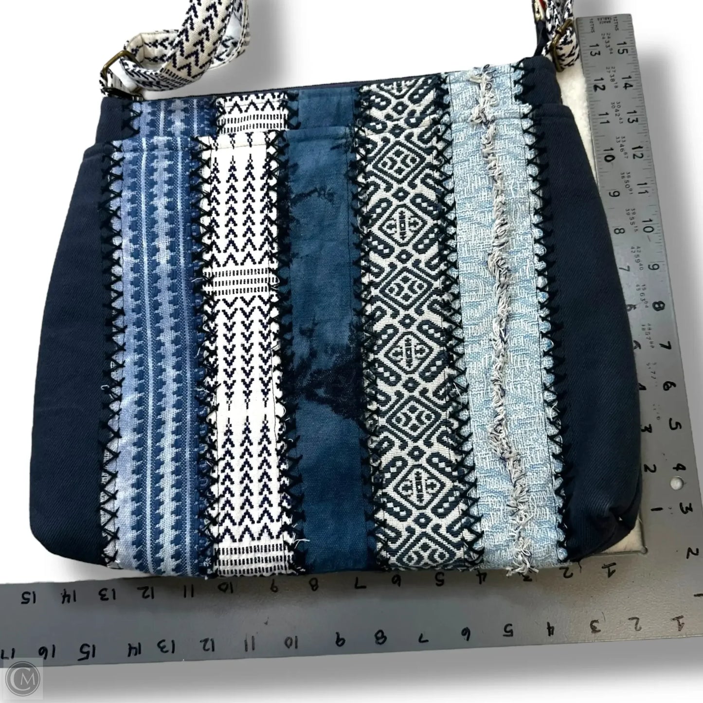 Handbag By Clothes Mentor, Size: Medium