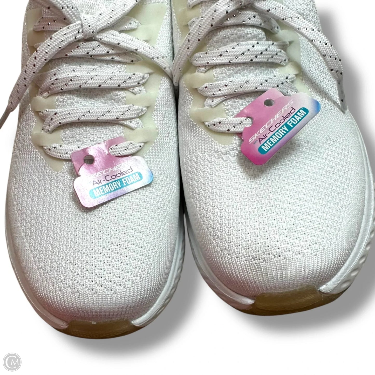 Shoes Sneakers By Skechers In White, Size: 9.5