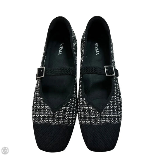 Shoes Flats By Vivaia In Black, Size: 9