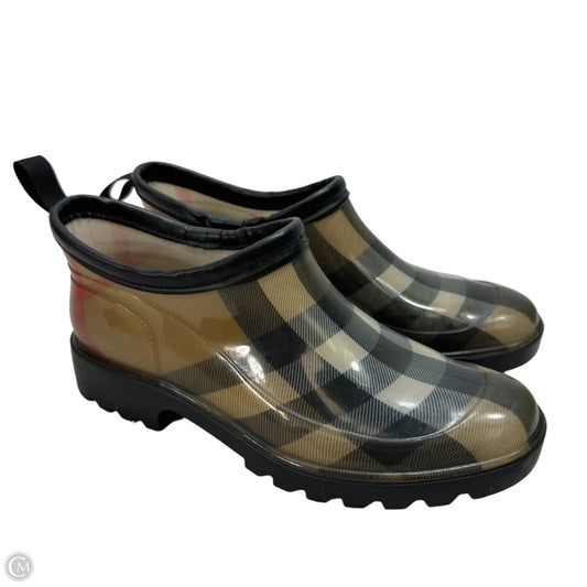 Shoes Luxury Designer By Burberry In Plaid Pattern, Size: 37