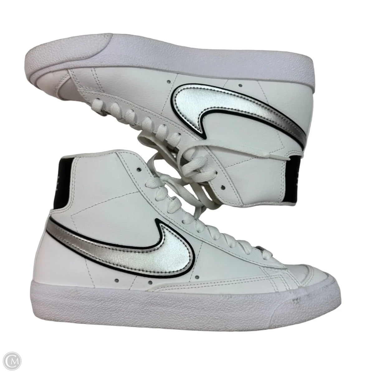 Shoes Sneakers By Nike In White, Size: 7