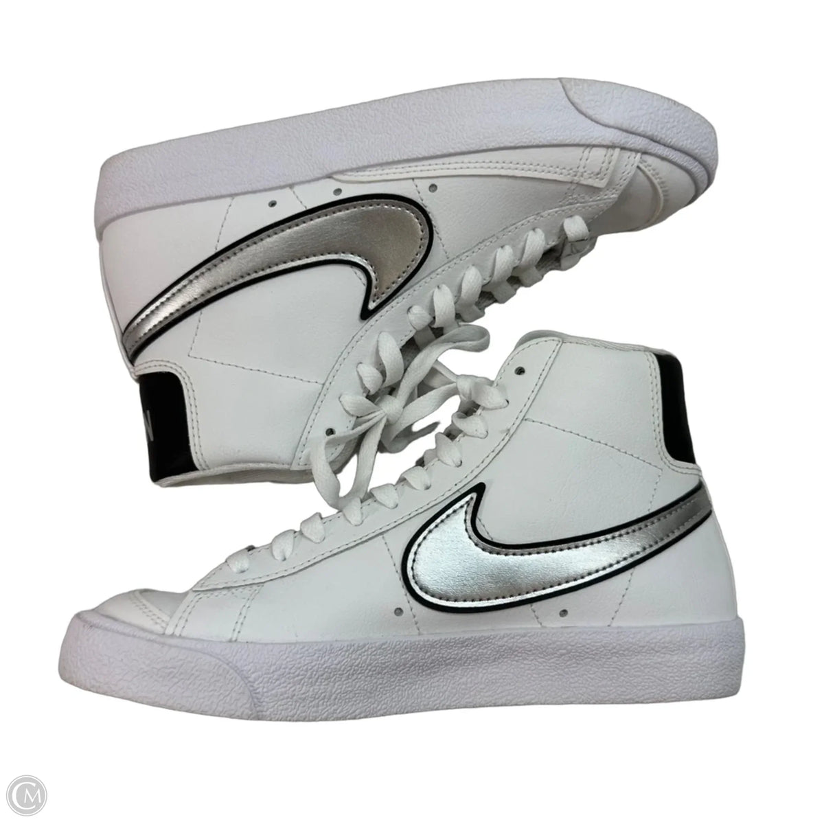 Shoes Sneakers By Nike In White, Size: 7