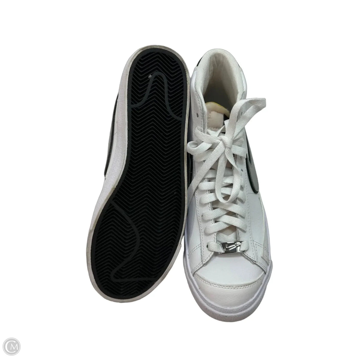 Shoes Sneakers By Nike In White, Size: 7