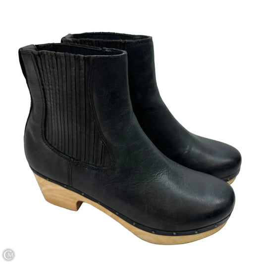 Boots Designer By Frye In Black, Size: 7