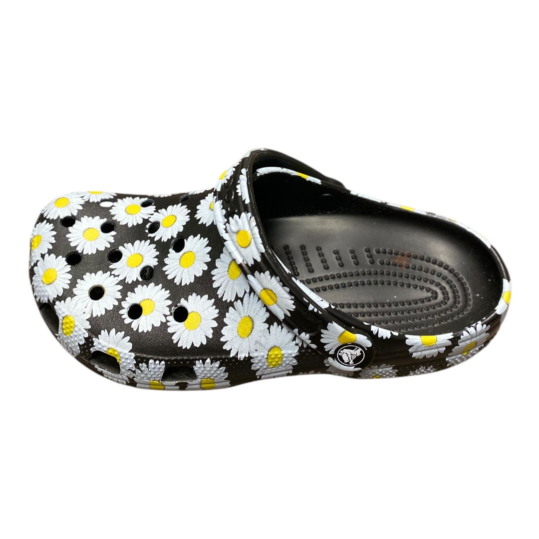 Shoes Flats By Crocs In Floral Print, Size: 10