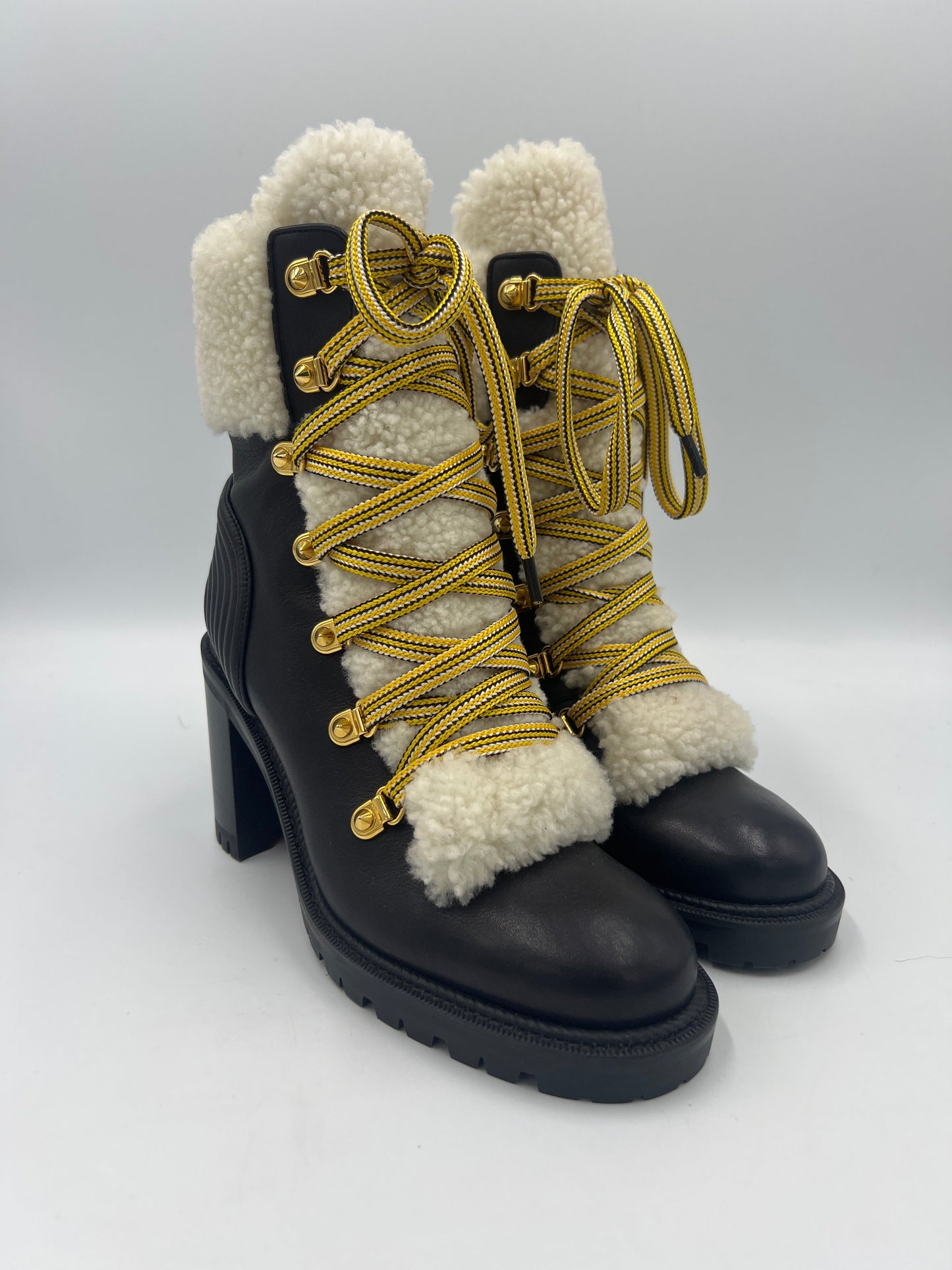 Like New! Christian Louboutin Calfskin Yeti Designer Boots Size: 6.5