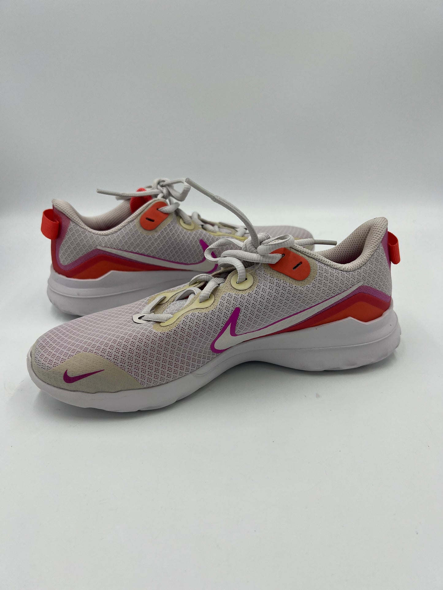 Like New! Shoes Athletic By Nike  Size: 8