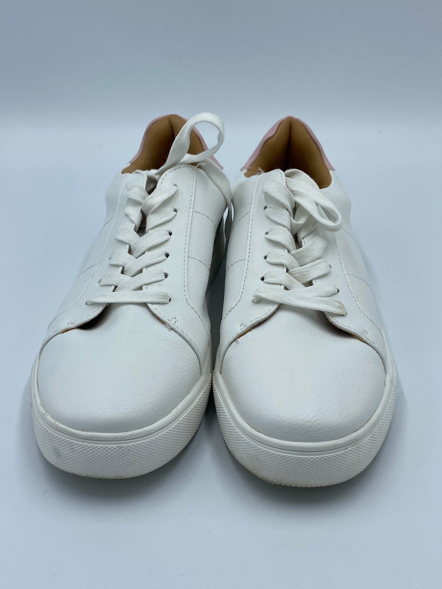 White Shoes Athletic Dolce Vita, Size 9