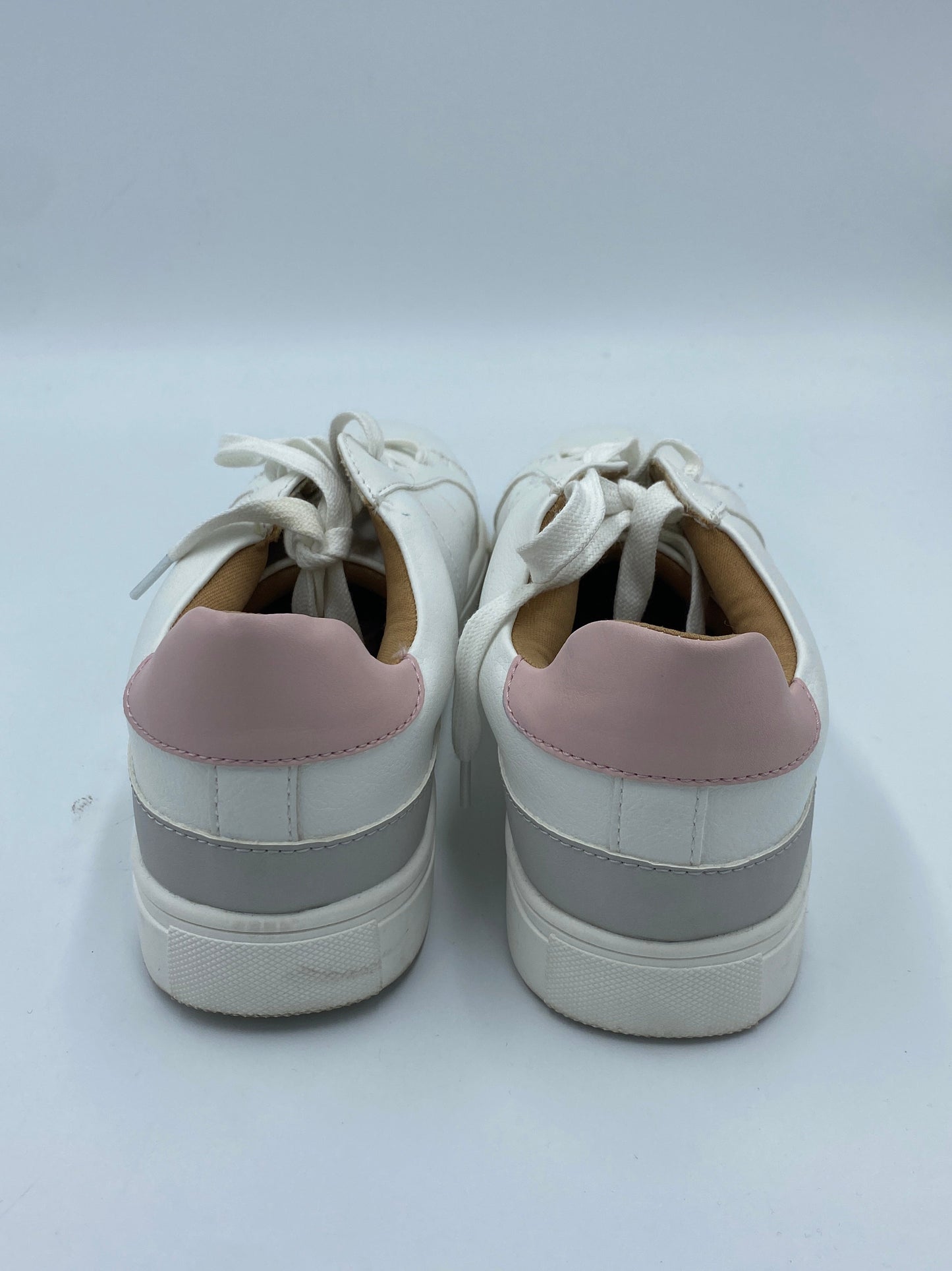 White Shoes Athletic Dolce Vita, Size 9