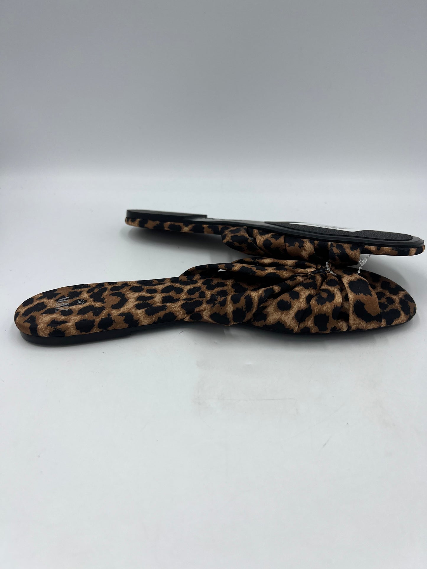 Sandals Flats By Zara In Animal Print, Size: 9