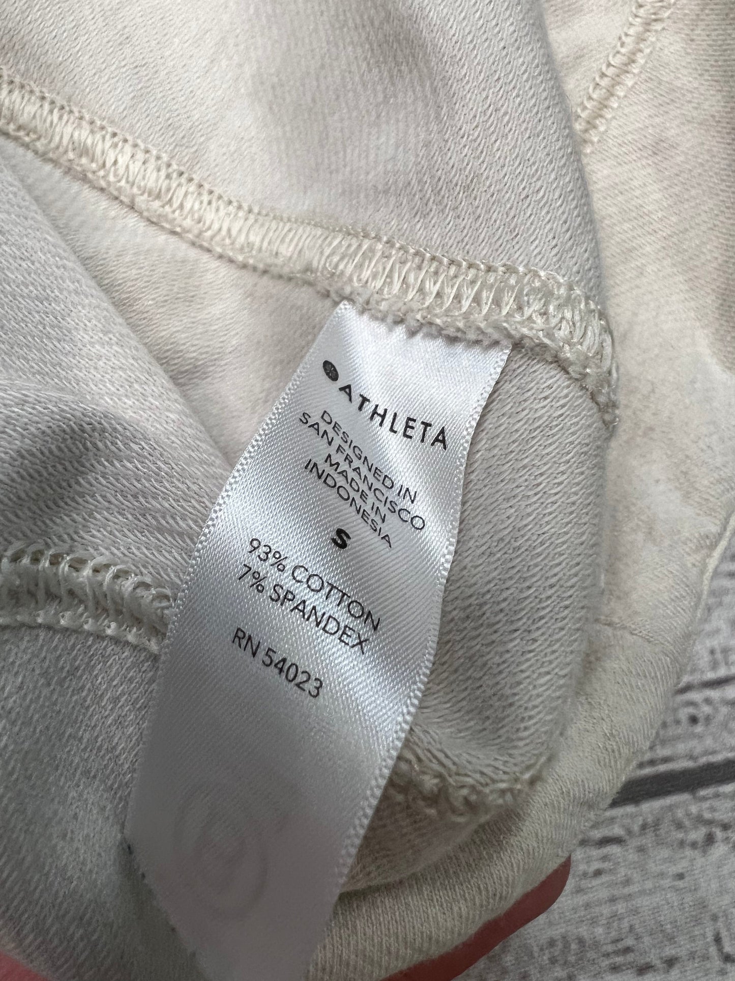 Top Long Sleeve By Athleta In Cream, Size: S