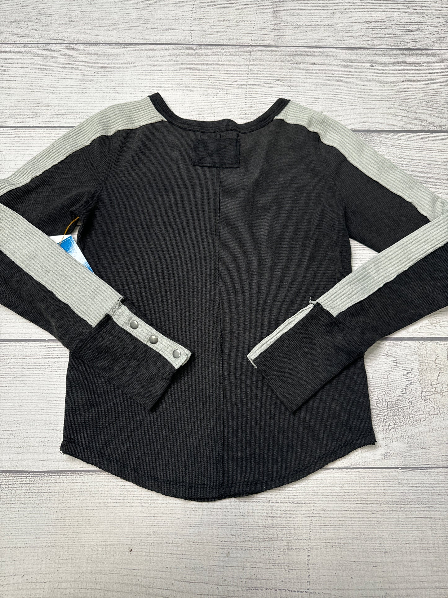 Top Long Sleeve By We The Free In Grey, Size: M