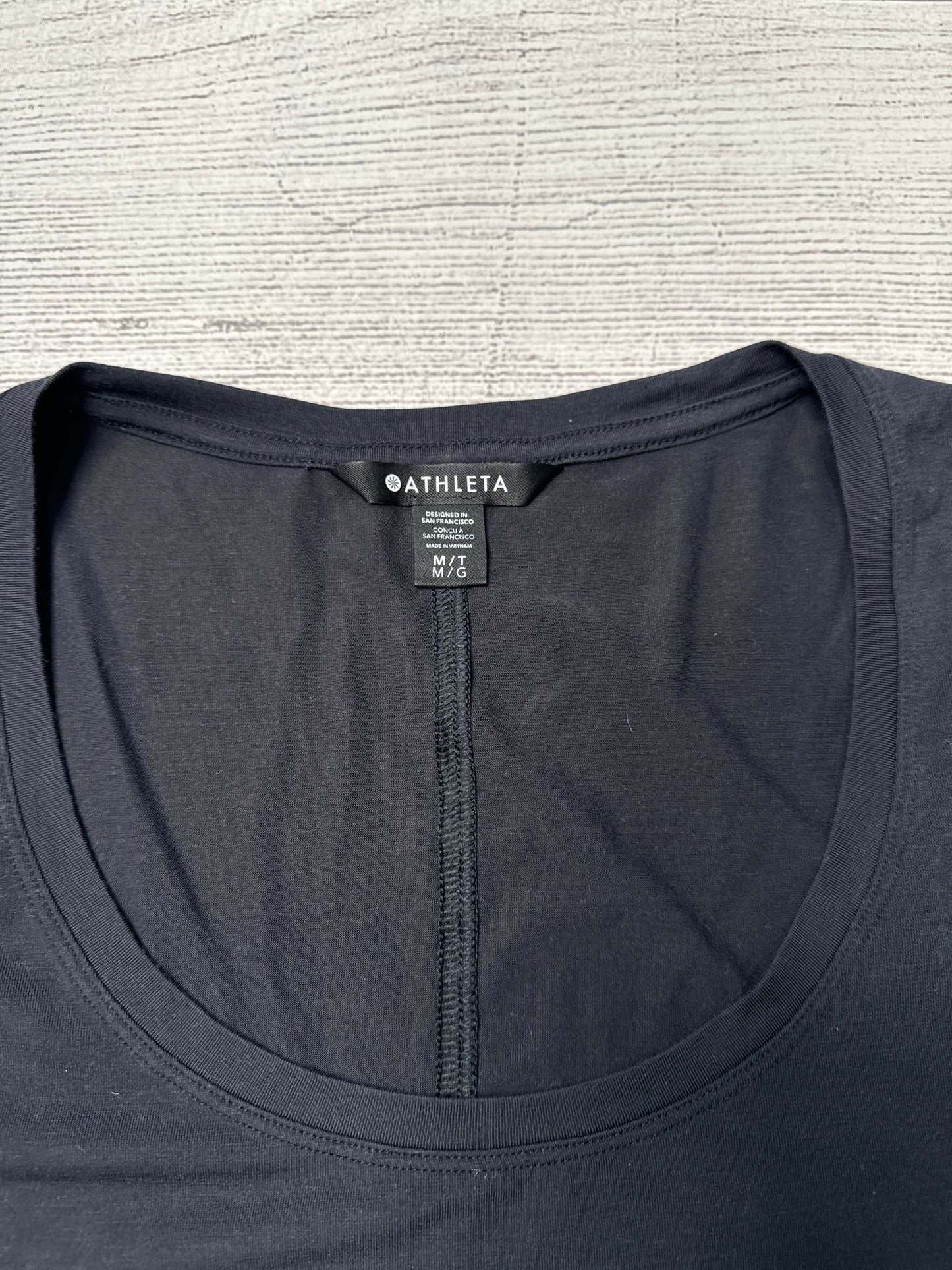 Athletic Top Short Sleeve By Athleta In Black, Size: M