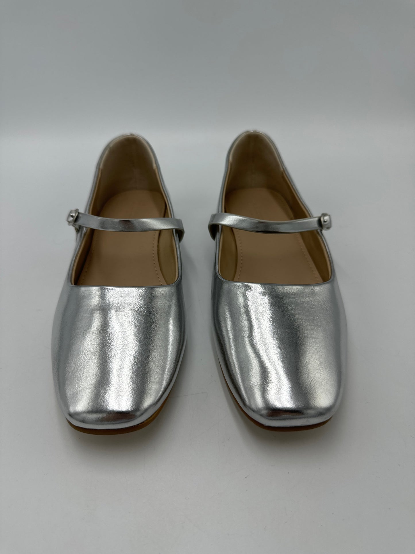 Shoes Flats By Banana Republic In Silver, Size: 8