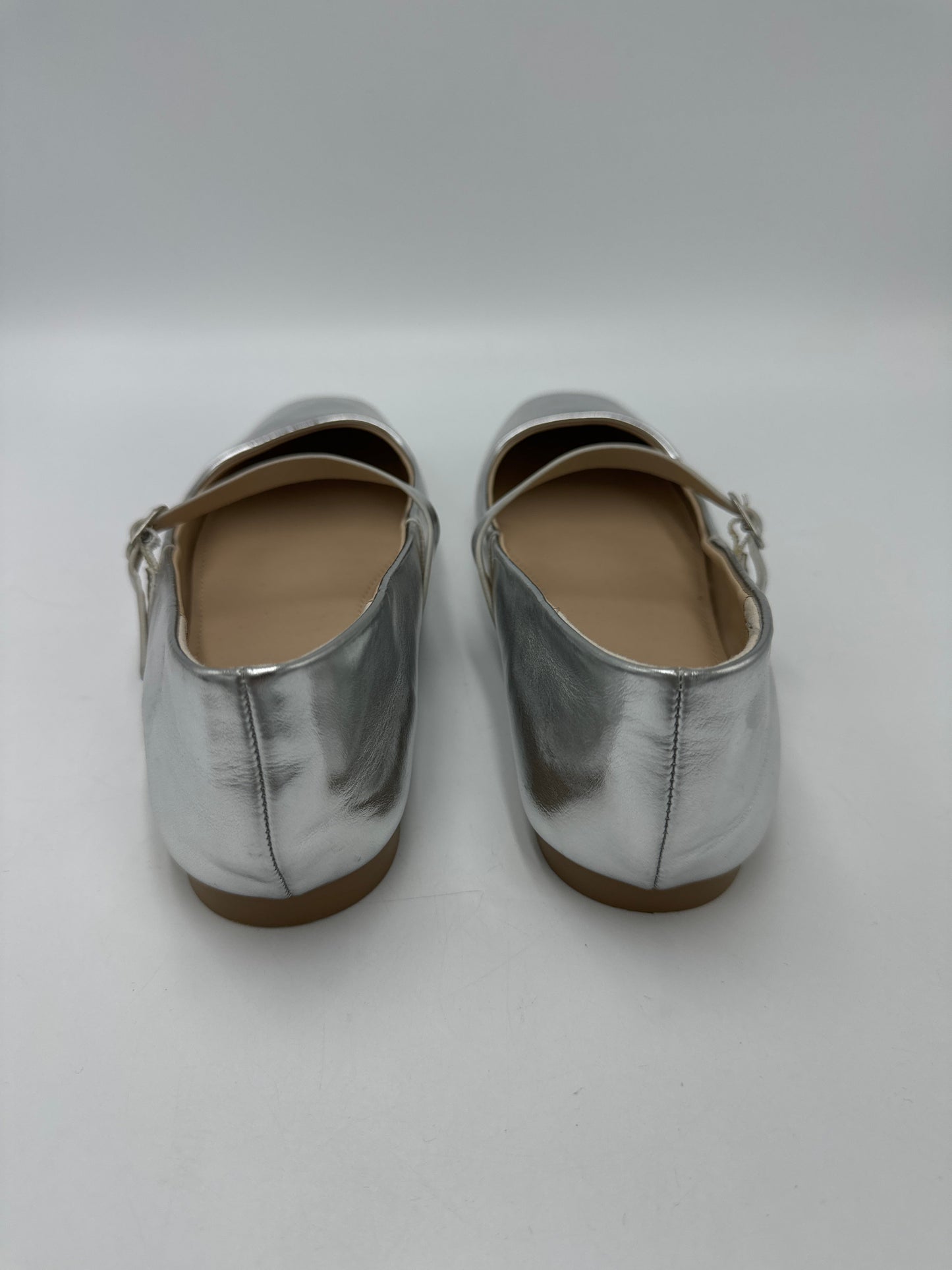 Shoes Flats By Banana Republic In Silver, Size: 8