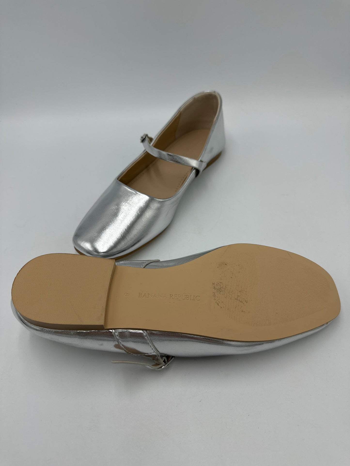 Shoes Flats By Banana Republic In Silver, Size: 8