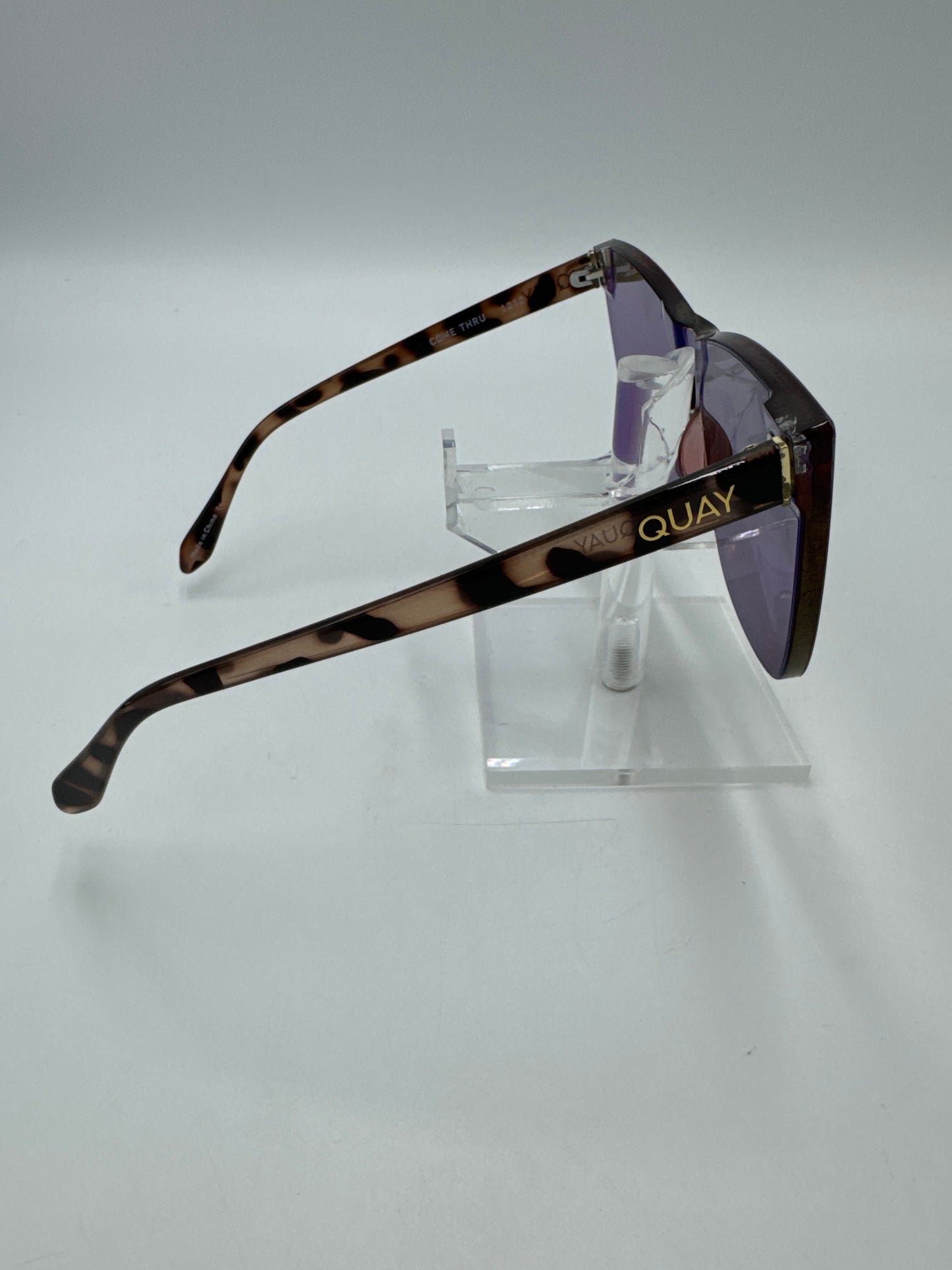 Sunglasses Designer By Quay