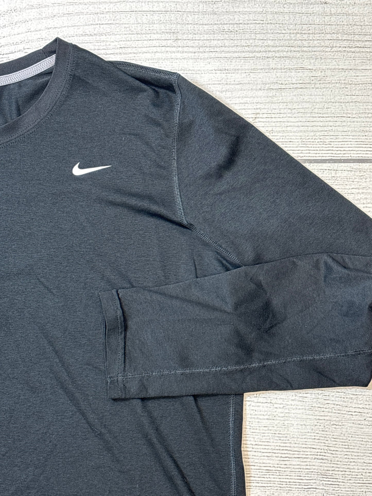 Athletic Top Long Sleeve Crewneck By Nike Apparel In Black, Size: Xl