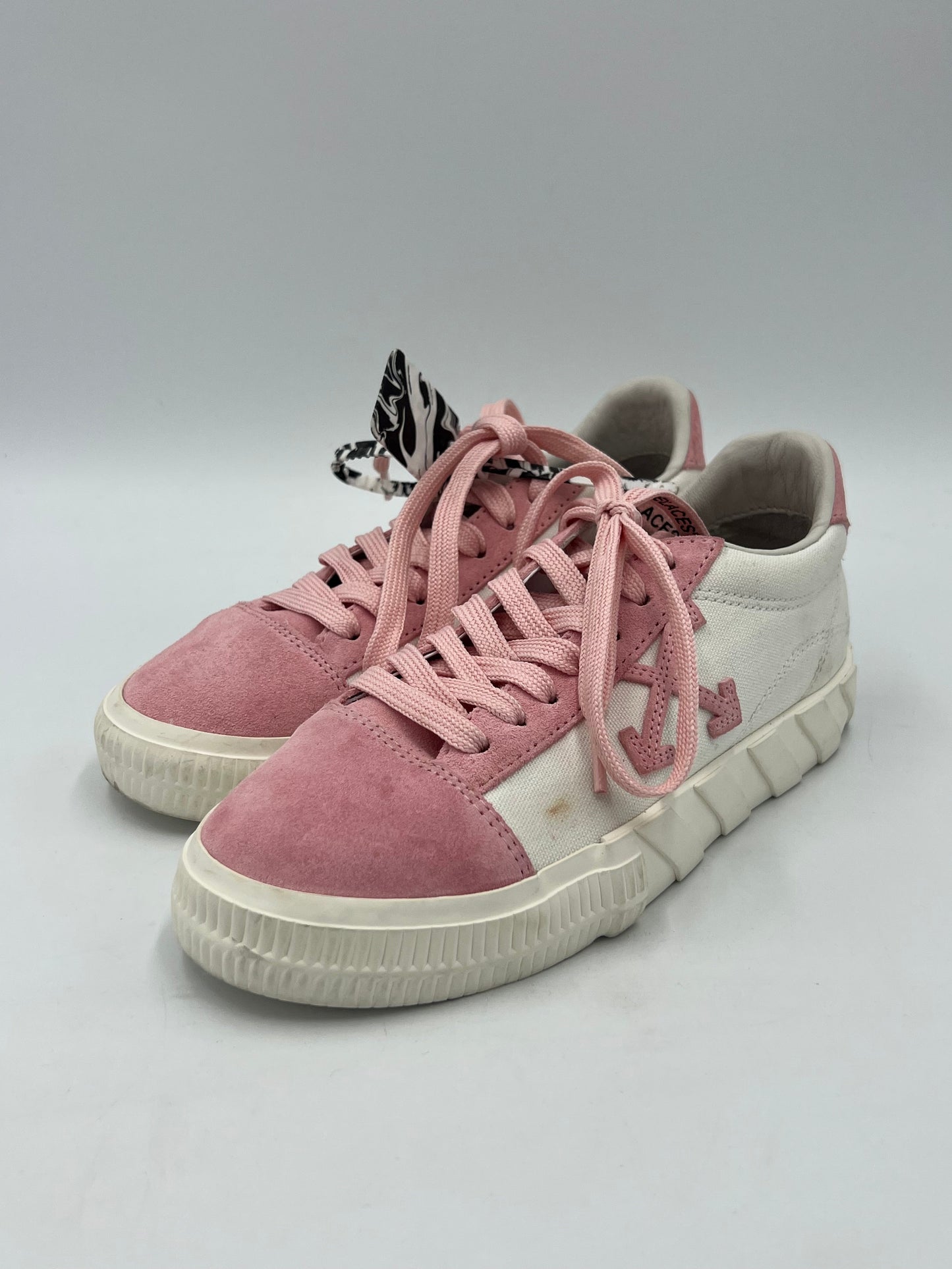 Off-White Shoes Designer Luxury Size: 7 / 37