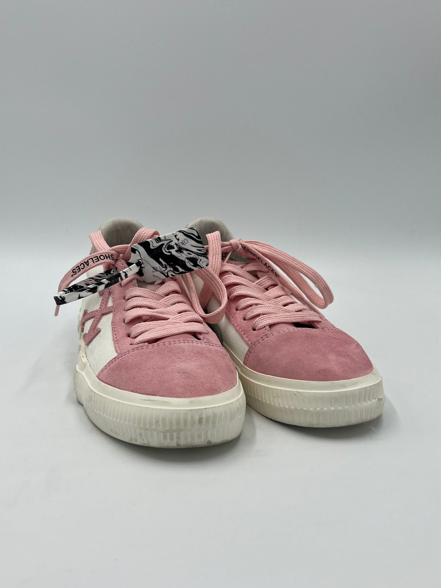 Off-White Shoes Designer Luxury Size: 7 / 37