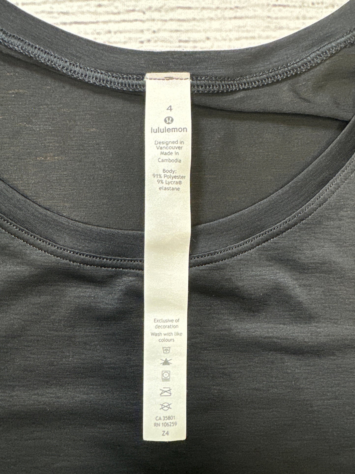 Athletic Top Short Sleeve By Lululemon In Black, Size: 4