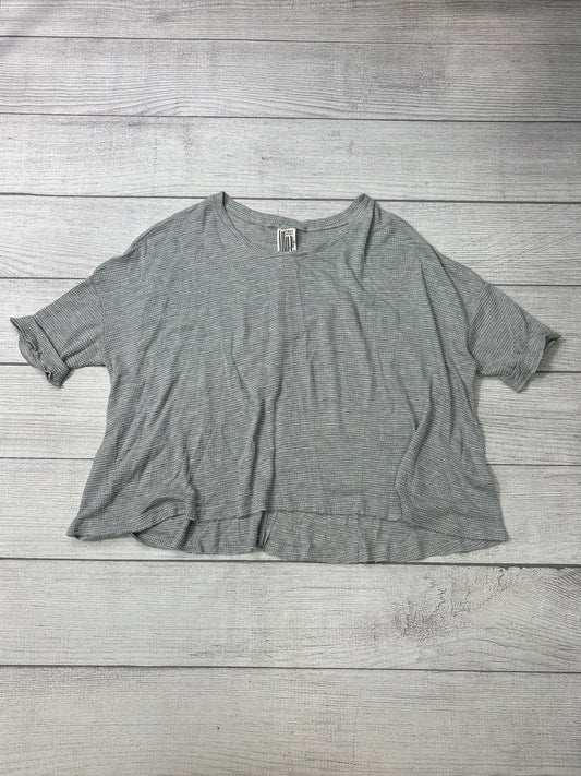 Top Short Sleeve By Free People In Grey, Size: M