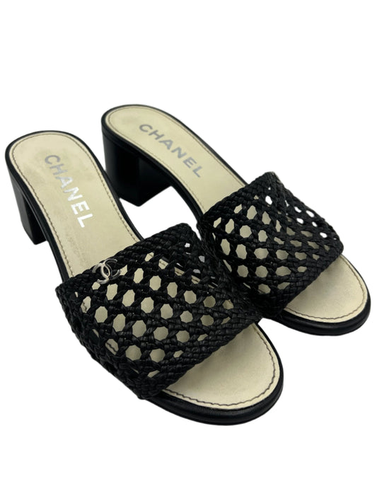 Chanel Interlocking CC Logo Slides In Black, Size: 8