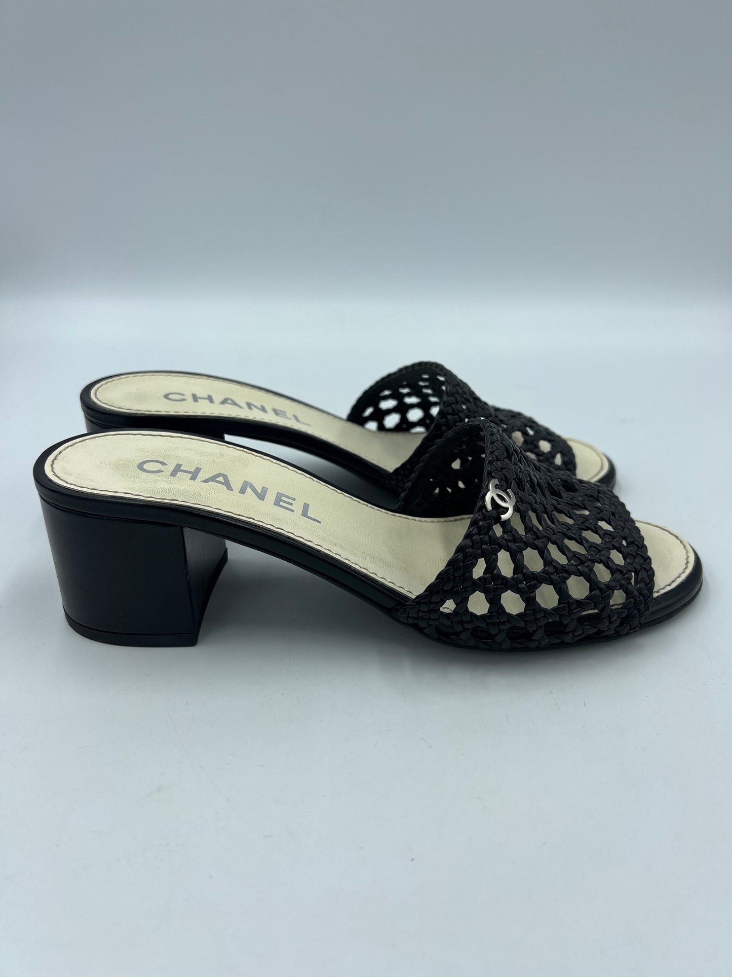 Chanel Interlocking CC Logo Slides In Black, Size: 8