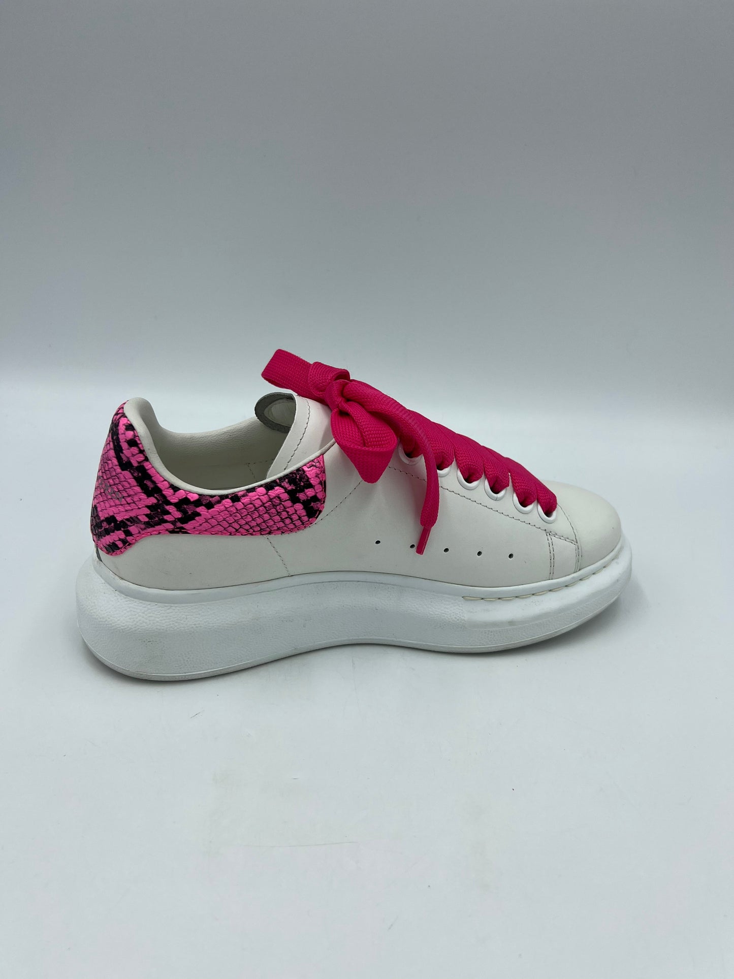 Alexander Mcqueen Trainers In White, Size: 6