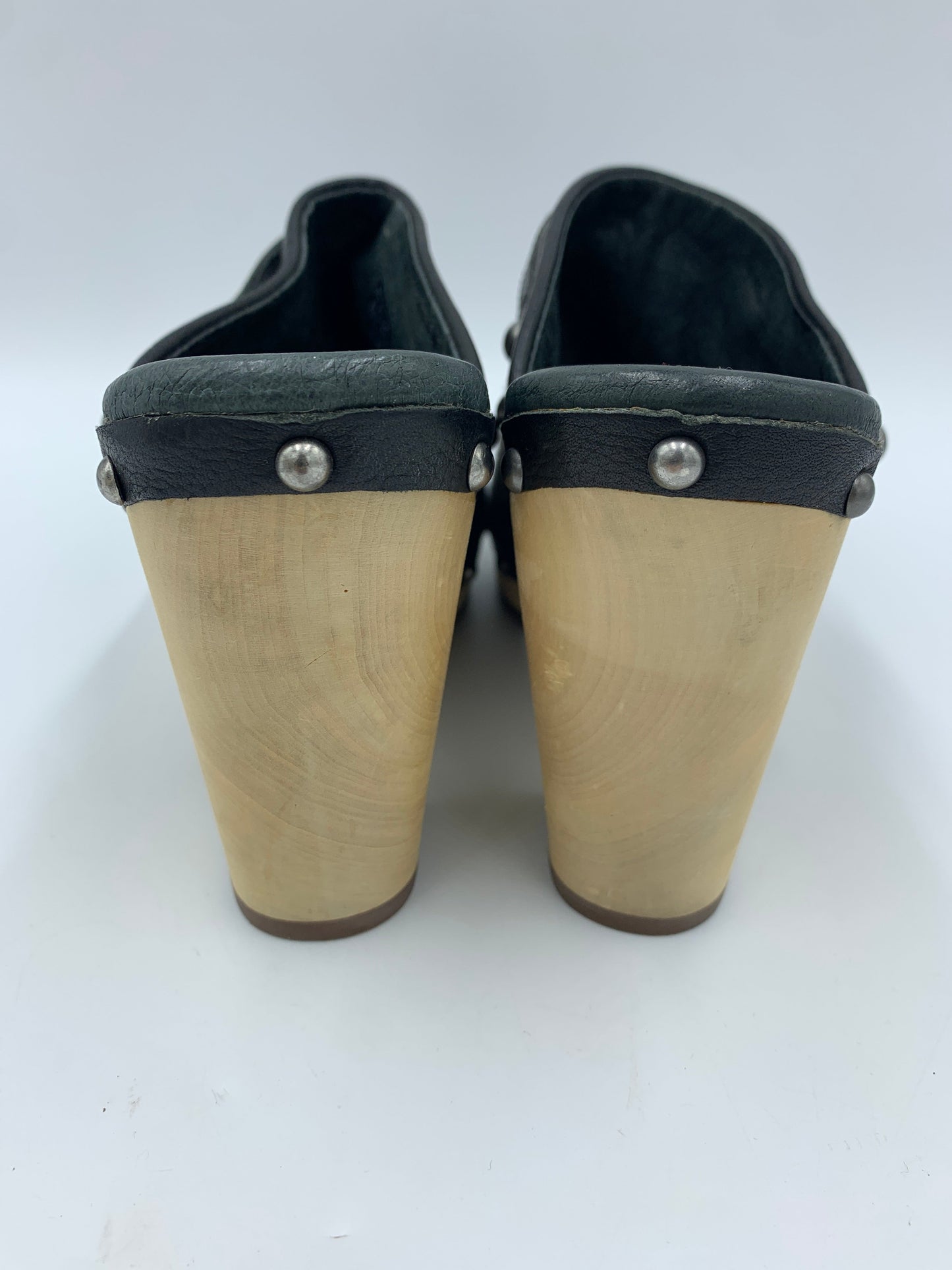 Black Shoes Designer UGG, Size 6