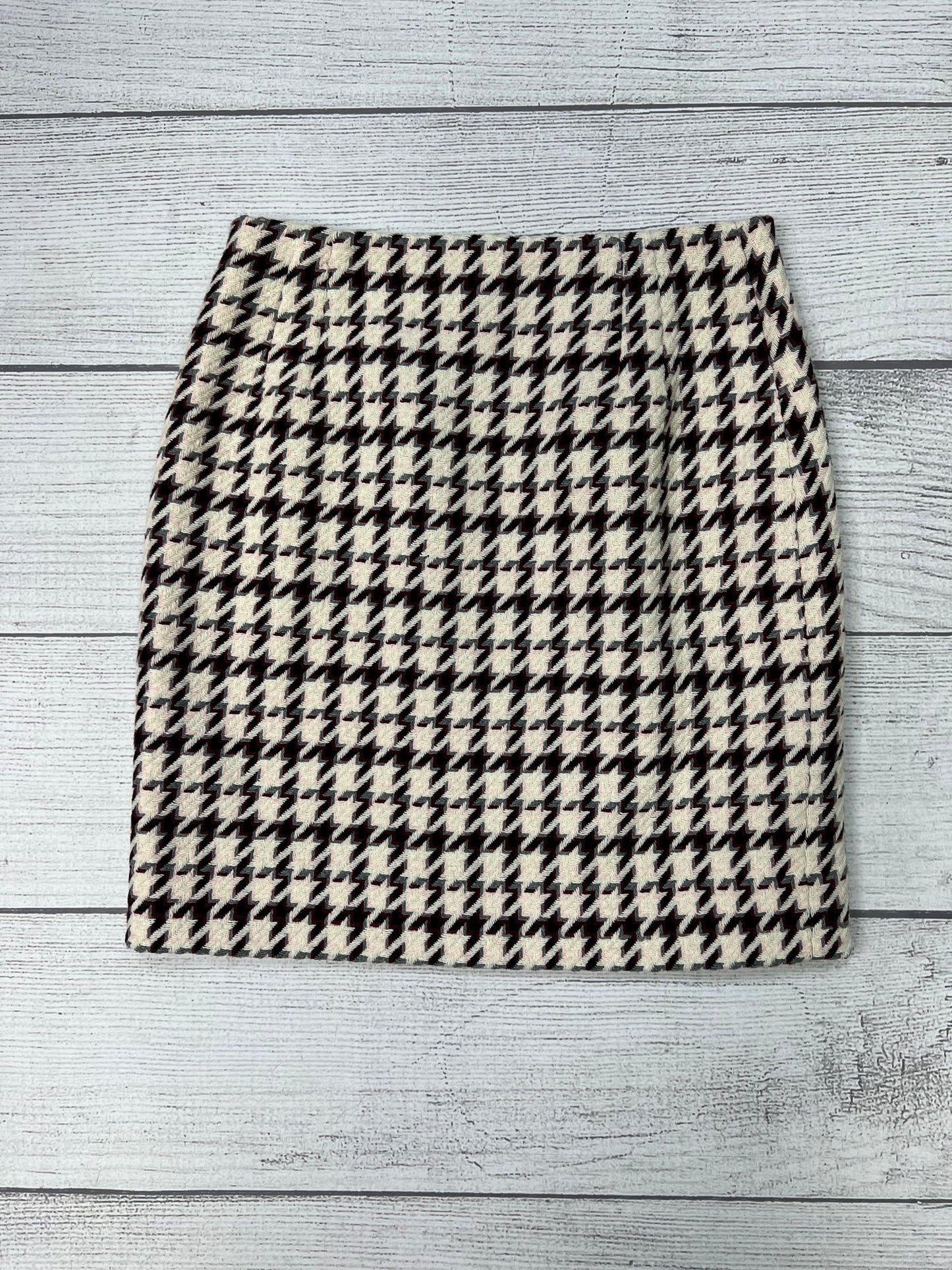 Skirt Mini & Short By White House Black Market In Houndstooth, Size: Xxs