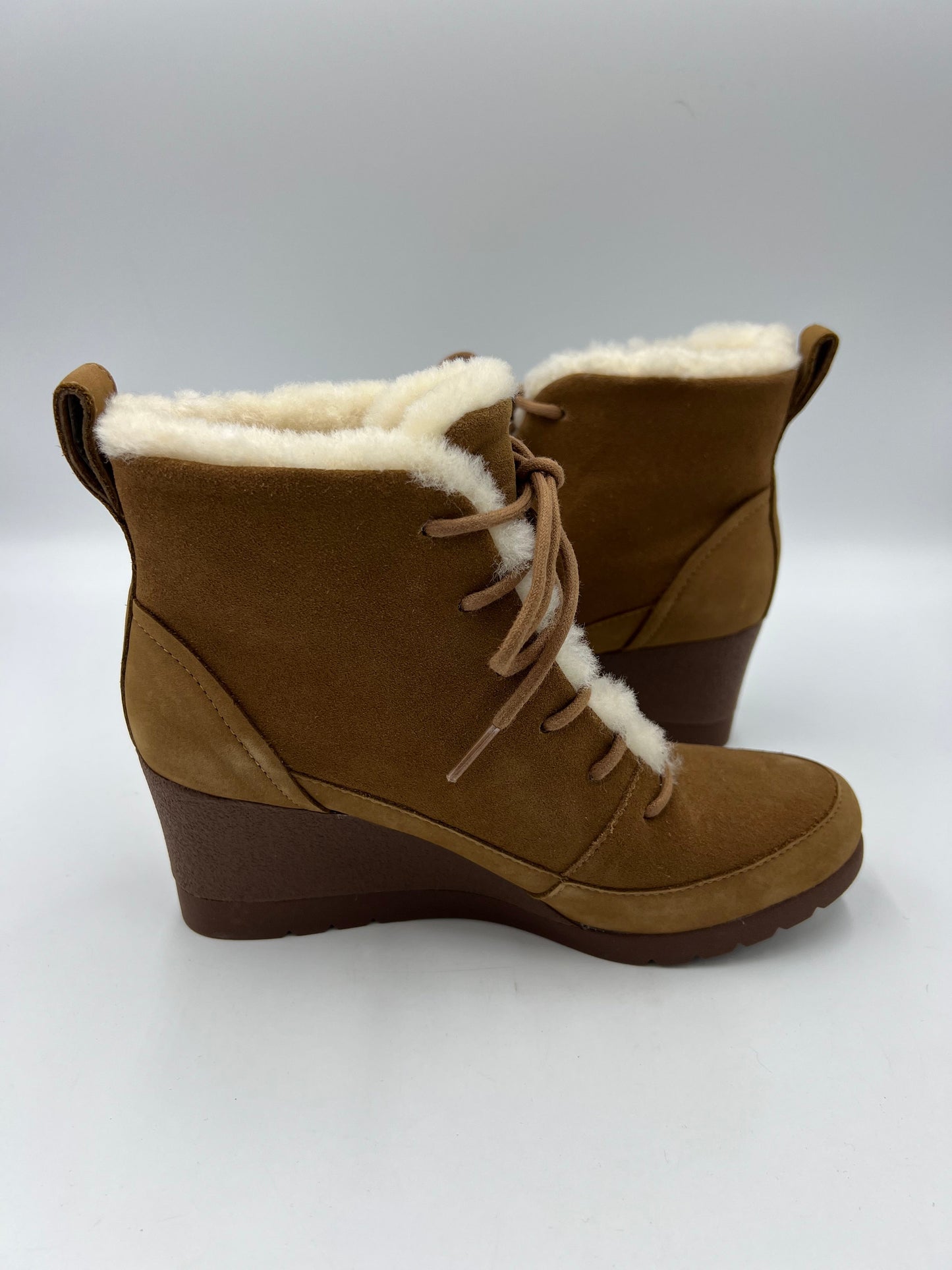 Shoes Designer By UGG In Brown, Size: 6.5