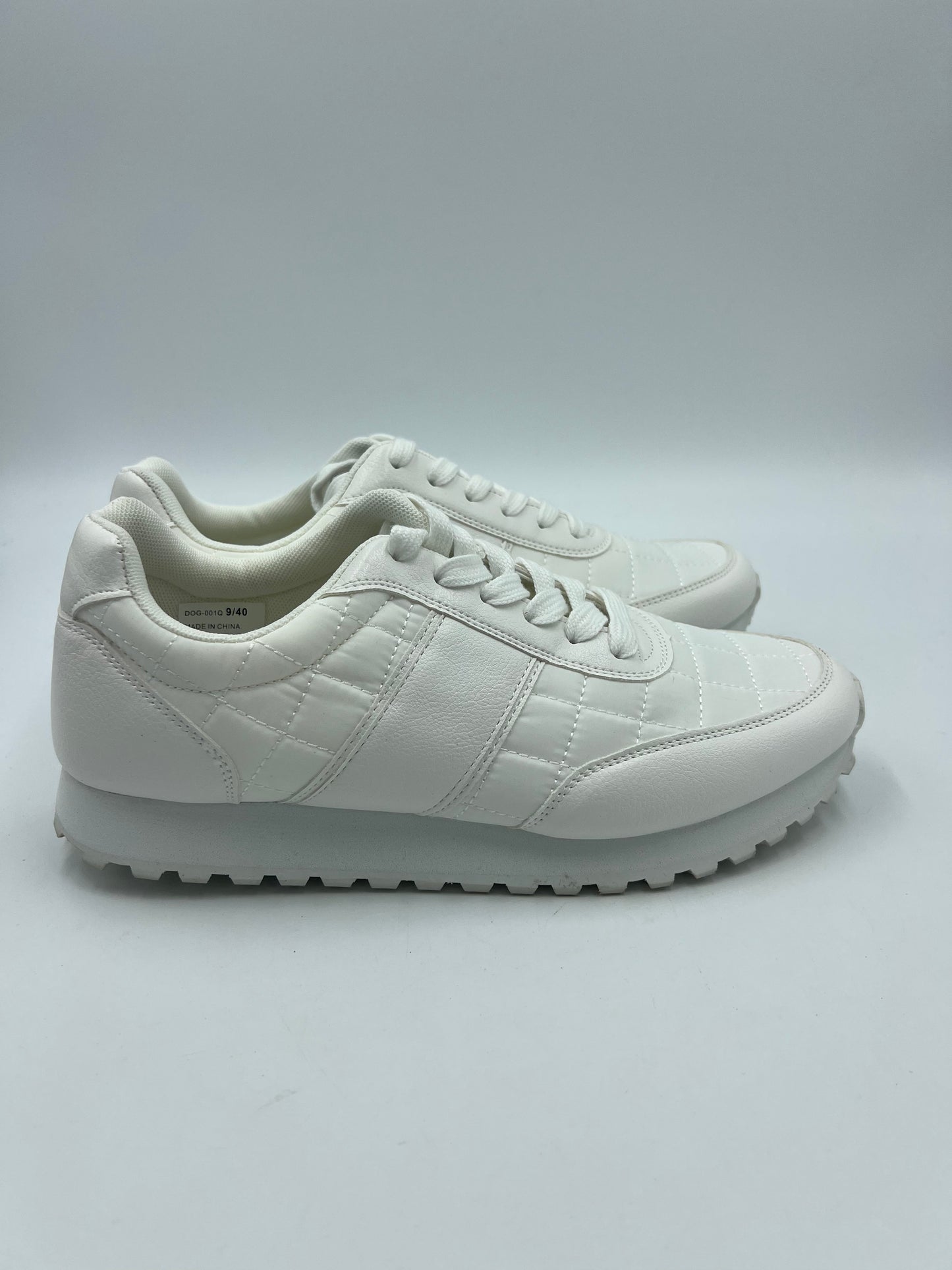 Shoes Athletic By Dirty Laundry In White, Size: 9