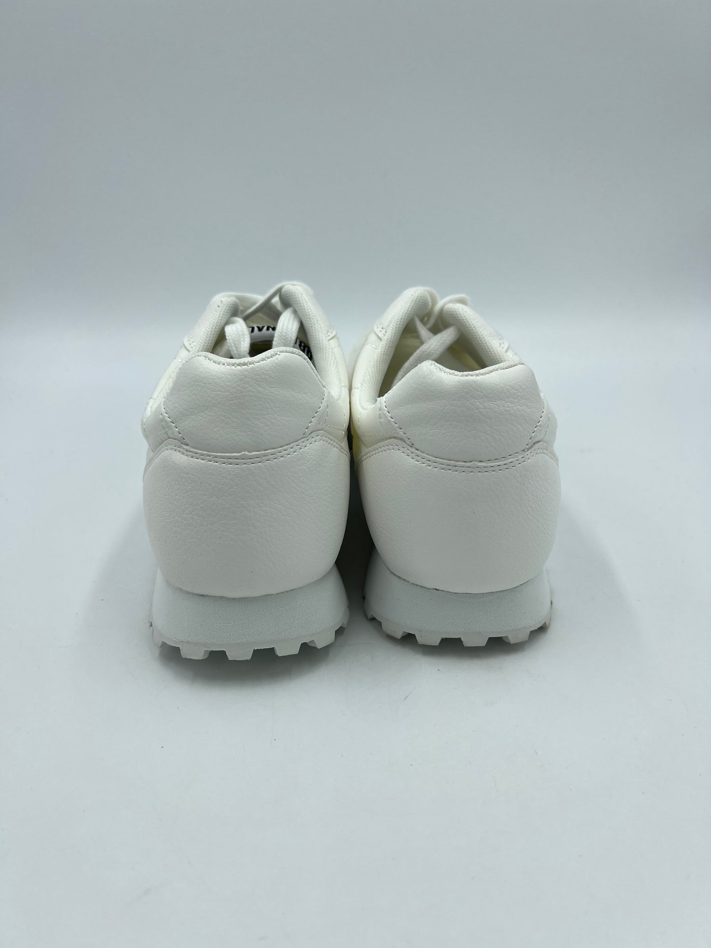 Shoes Athletic By Dirty Laundry In White, Size: 9