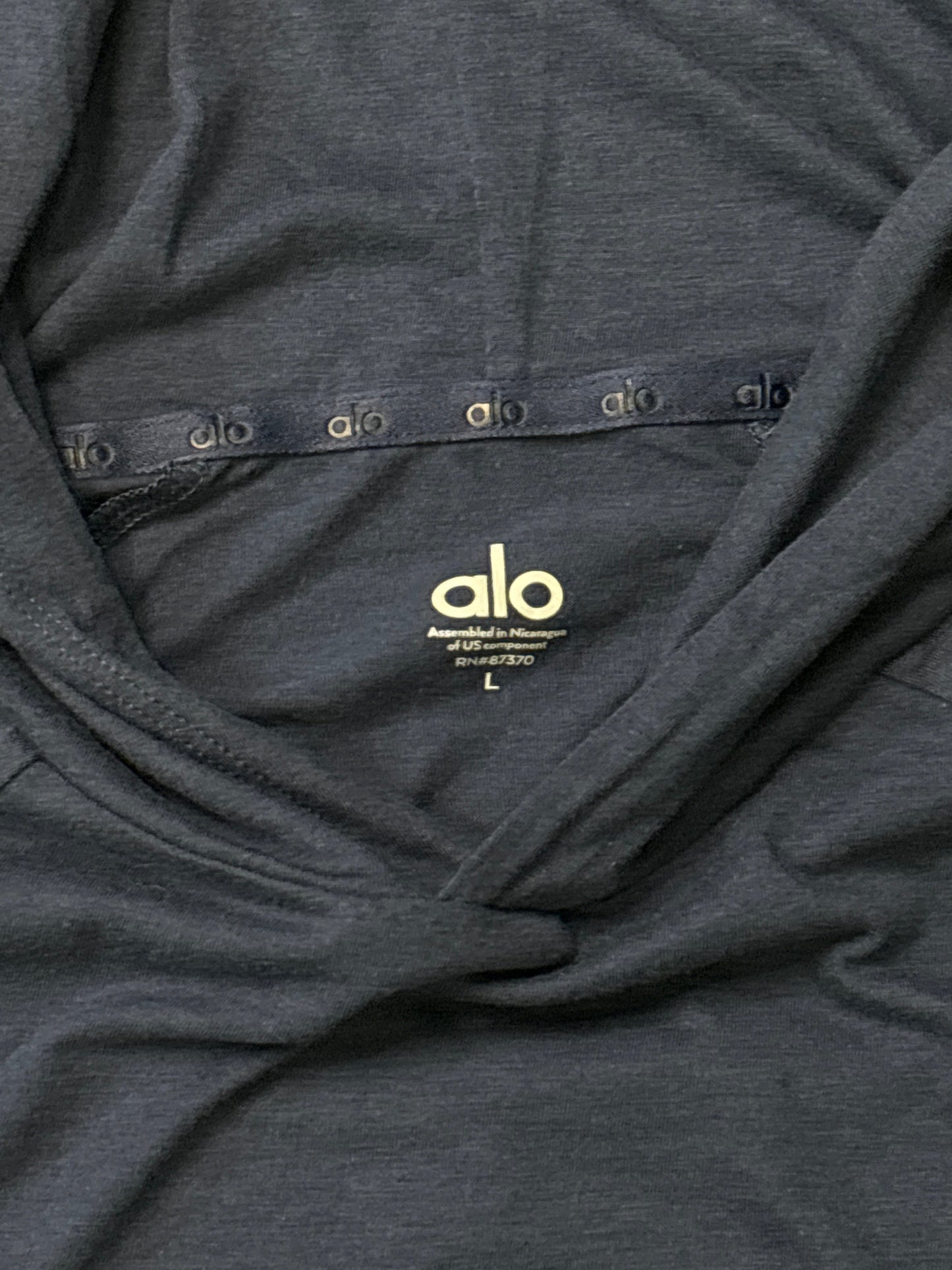 Athletic Top Long Sleeve Collar By Alo In Blue, Size: L