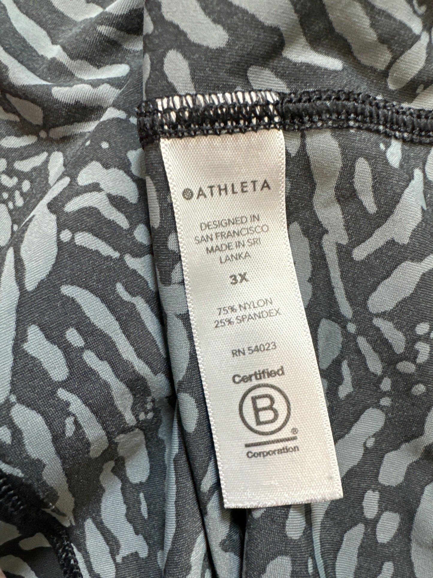 Athletic Top Short Sleeve By Athleta In Black & Grey, Size: 3x