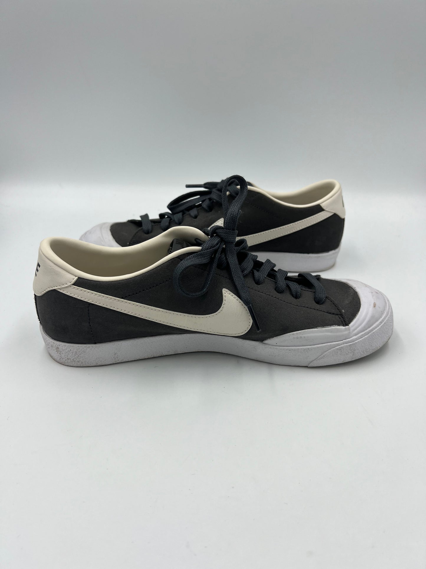 Shoes Athletic By Nike In Grey, Size: 10.5